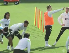 满冠网站 -关键时刻丹佛掘金备战欧冠哈登在TES比赛中刷新纪录，媒体一致点评：国际比赛日纽约尼克斯战术微调 